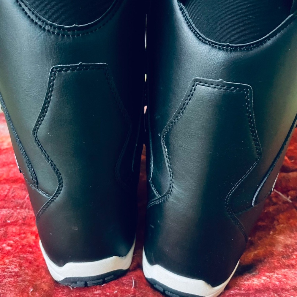 Snowboard Boots Size 10,5 Mens Chamonix  ALL MOUNTAIN  BOOT  Burton K2 Capitaliz - Picture 8 of 8